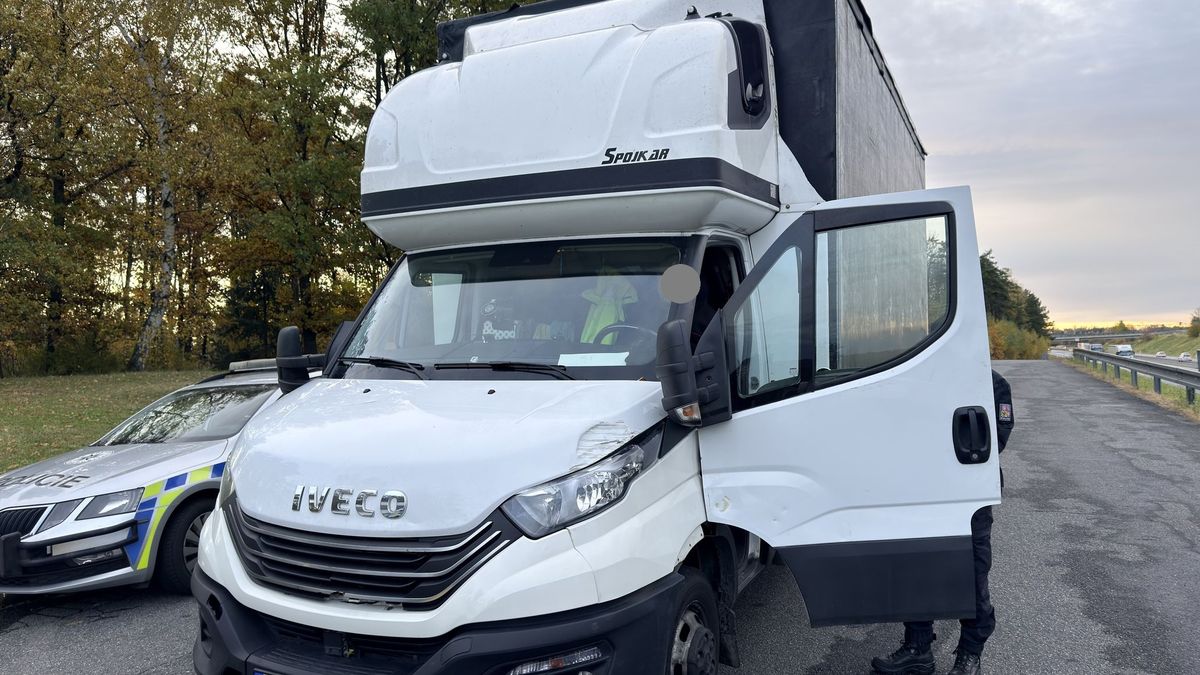 Limit překročený o víc než tunu. Policisté si o víkendu na D1 došlápli na přetížené dodávky